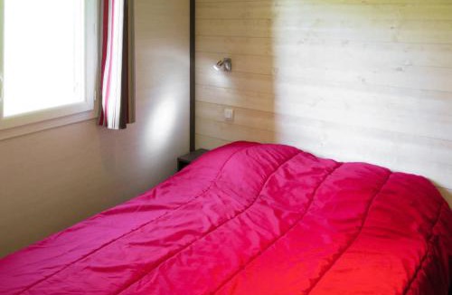 Marminiac Ski Chalet | ZEcamping 3 étoiles chiens acceptés piscine chauffée à flanc de colline