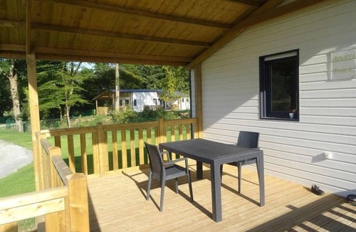 Merdrignac Ski Chalet | ZEcamping 3 étoiles piscine chauffée animations locatif TV 22m2 2 pers