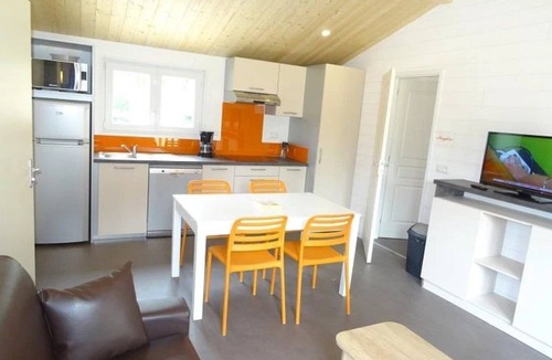 Merdrignac Ski Chalet | ZEcamping 3 étoiles animé piscine chauffée dog friendly hammam locatif TV LV