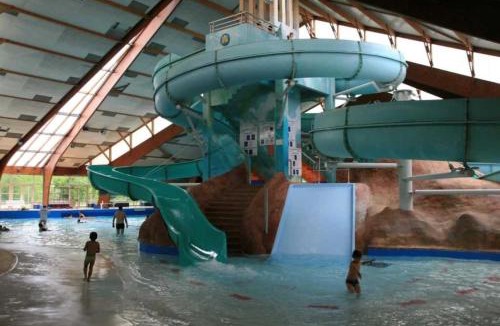 Chateauroux Other | ZEcamping 3 étoiles pet friendly club enfant toboggans