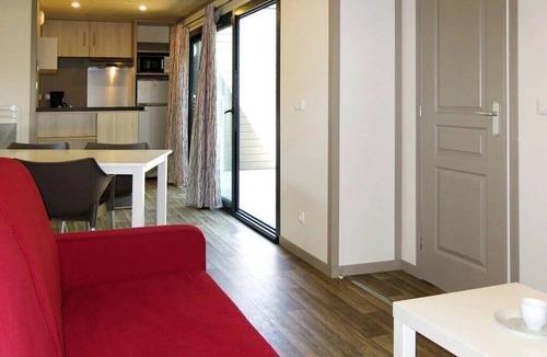 Malansac Ski Chalet | ZEcamping 3 étoiles piscine pet friendly cottage TV LV 55m2 4 pers