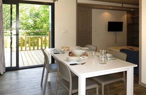 Malansac Ski Chalet | ZEcamping 3 étoiles piscine chauffée cottage TV LV 55m2 6 pers