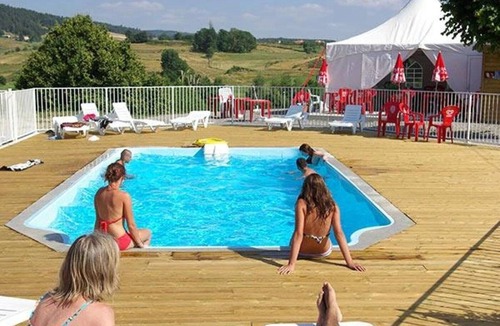 Langogne House | ZEcamping 3 étoiles piscine chauffée chiens acceptés mobil-home BBQ