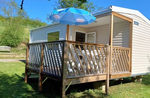 Langogne House | ZEcamping 3 étoiles piscine chauffée chiens acceptés mobil-home BBQ