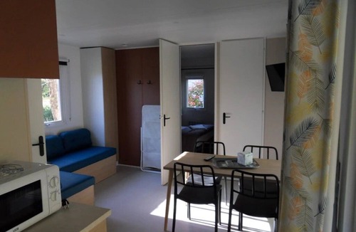 Urt House | ZEcamping 3 étoiles piscine pet friendly mobil-home TV LV clim 29m2