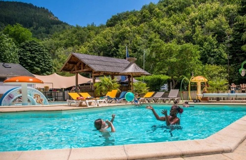 Florac House | ZEcamping 3* animé piscine chauffée locatif BBQ 25m2