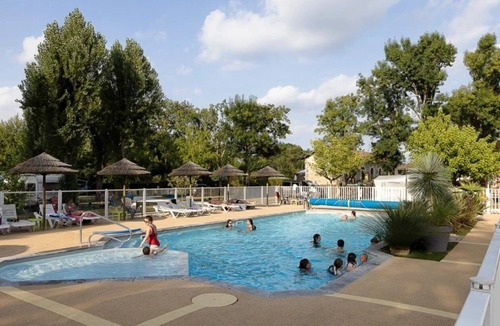 Montpon-Menesterol House | ZEcamping 3* piscine chauffée club enfant tente 34m2 5 pers