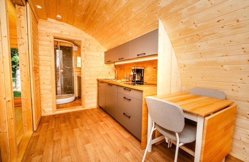 Huelgoat Ski Chalet | ZEcamping 3* piscine chauffée animaux acceptés locatif 4 pers