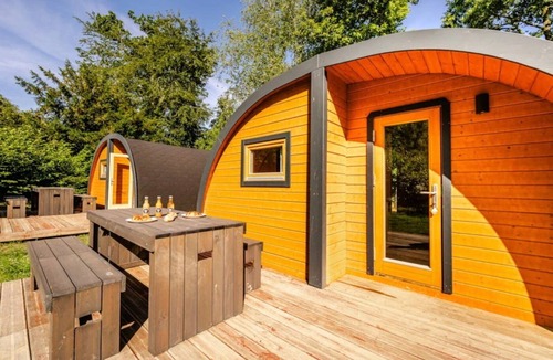 Huelgoat Ski Chalet | ZEcamping 3* piscine chauffée animaux acceptés locatif 4 pers