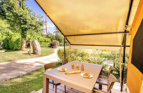 Huelgoat House | ZEcamping 3* piscine chauffée tente 30m2 4 pers