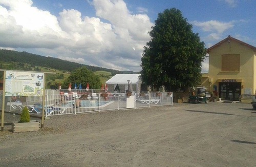 Langogne House | ZEcamping 3* piscine chauffée locatif BBQ 4 pers