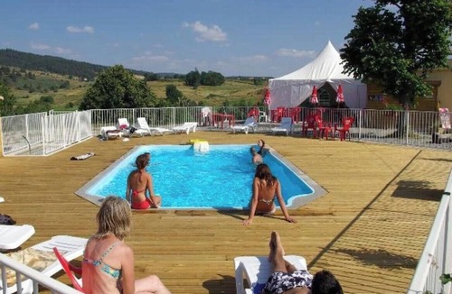Langogne Ski Chalet | ZEcamping 3* piscine chauffée chalet BBQ 9m2 2 pers