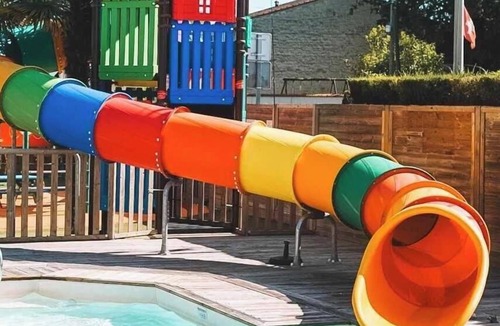 Surgeres House | ZEcamping 3* piscine chauffée toboggans locatif 16m2 4 pers