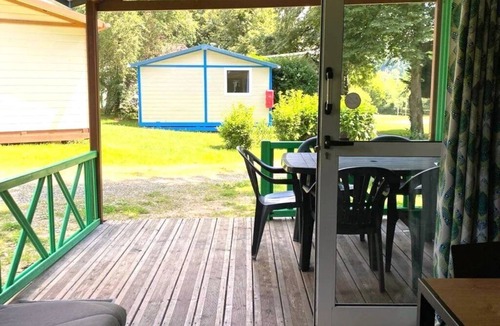 Saint-Gaultier Ski Chalet | ZEcamping 4 étoiles piscine dog friendly animations chalet TV BBQ clim