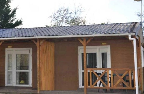 Saint-Gaultier Ski Chalet | ZEcamping 4 étoiles piscine chalet TV BBQ clim 20m2