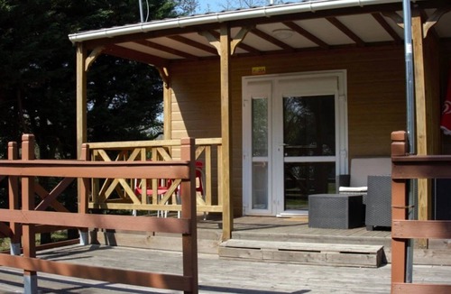 Saint-Gaultier Ski Chalet | ZEcamping 4 étoiles piscine chalet TV BBQ clim 20m2