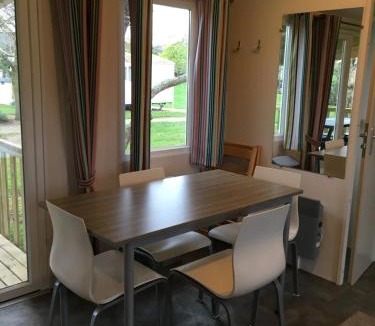 Saint-Boil Other | ZEcamping 4 étoiles animaux acceptés avec piscine couverte et restaurant
