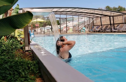 Caro House | ZEcamping 4 étoiles animé piscine couverte jacuzzi sauna locatif 32m2