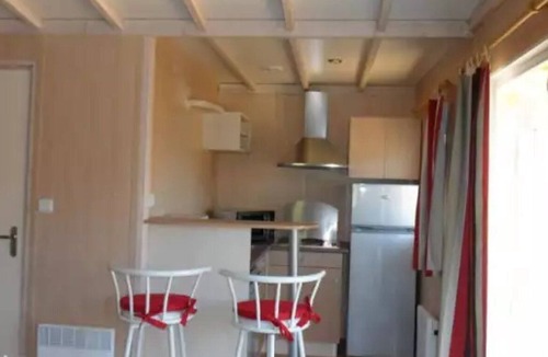 Salles Ski Chalet | ZEcamping 4 étoiles animé parc aquatique locatif TV LV BBQ 35m2