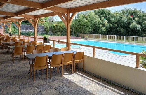 Saint-Gaultier House | ZEcamping 4* animé piscine sauna hammam tente BBQ 33m2 5 pers