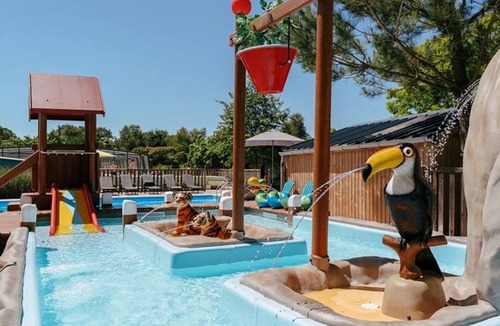 Caro House | ZEcamping 4* espace bien-être avec jacuzzi et sauna cadre verdoyant