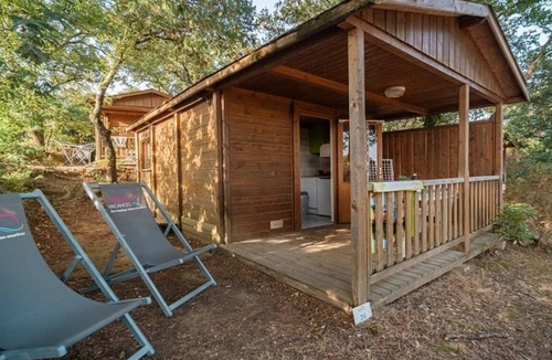 Laroque-des-Alberes Ski Chalet | ZEcamping 4* familial piscine couverte chalet TV BBQ 18m2 2 pers
