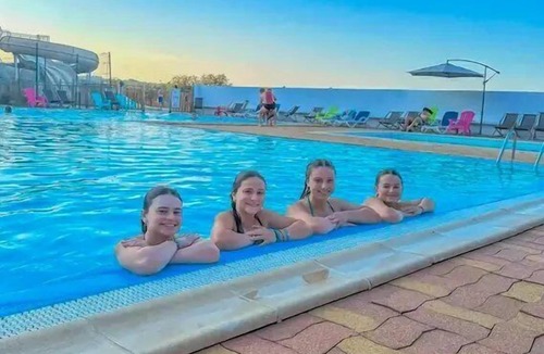 Sainte-Nathalene Ski Chalet | ZEcamping 4* piscine chauffée dog friendly animations chalet 28m2