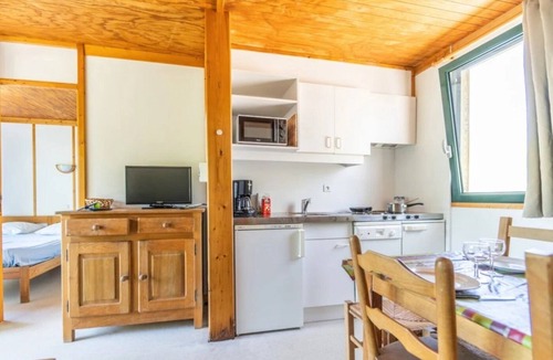 Saint-Germain-du-Teil Ski Chalet | ZEcamping dog friendly piscine chauffée et restaurant bord de rivière
