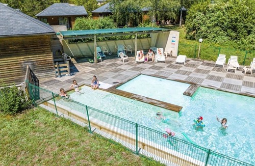 Saint-Germain-du-Teil Ski Chalet | ZEcamping dog friendly piscine chauffée et restaurant bord de rivière