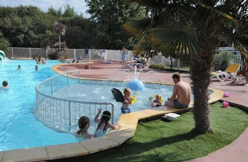 Plobannalec-Lesconil House | ZEcamping 3* 500m plage parc aquatique animaux acceptés locatif BBQ