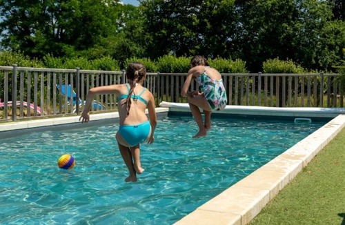 Chassenard House | ZEcamping piscine chiens acceptés sauna locatif BBQ 17m2 5 pers