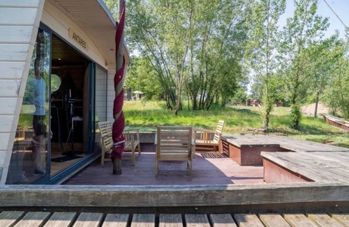 Chassenard Cabin | ZEcamping piscine chauffée jacuzzi sauna locatif BBQ clim 25m2 5 pers