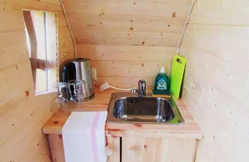 Chassenard Cabin | ZEcamping piscine chauffée animaux acceptés sauna cabane BBQ 6m2