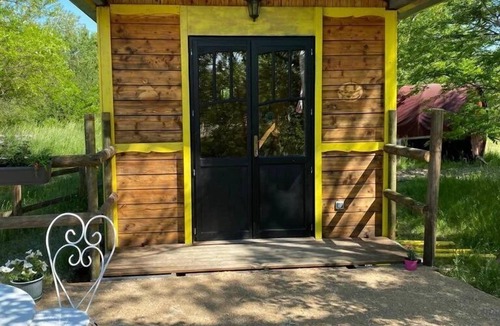 Chassenard House | ZEcamping piscine chiens acceptés roulotte BBQ 18m2 3 pers