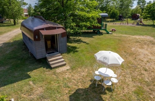 Chassenard Cabin | ZEcamping piscine chauffée dog friendly sauna cabane BBQ clim 19m2