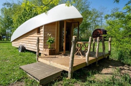 Chassenard Cabin | ZEcamping piscine chauffée pet friendly locatif BBQ 4 pers