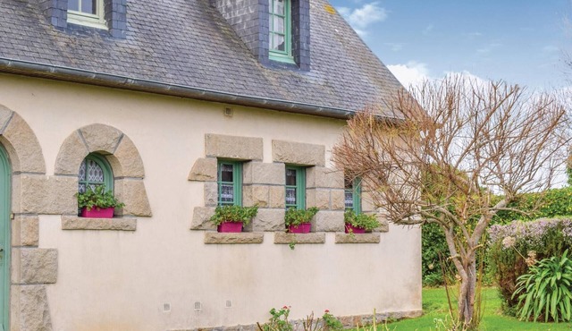 1 bedroom awesome home in Penvénan
