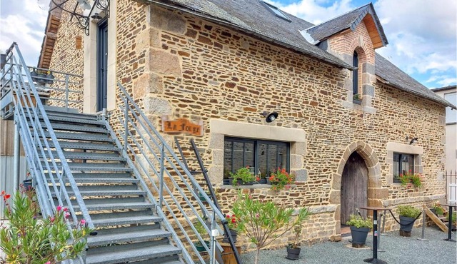 1 Bedroom Cozy Apartment In Neuilly Le Vendin