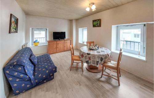 1 Bedroom Stunning Apartment In Usson-En-Forez