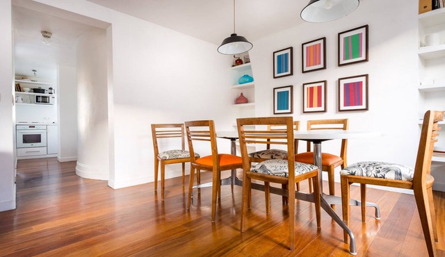 1 BR Upper Marais with A/C