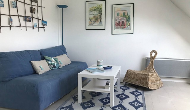 100m from the sea, bright apartment overlooking the marina,