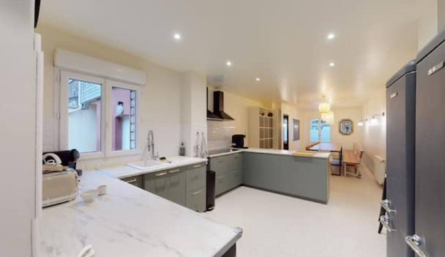 12-bedroom house in the heart of Le Havre - max. 27 people