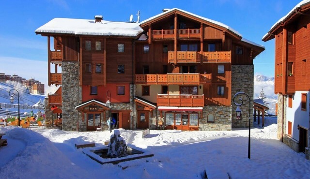 150m from resort center, terrace, balcony, parking, ski locker, 60m², Les 7 Laux