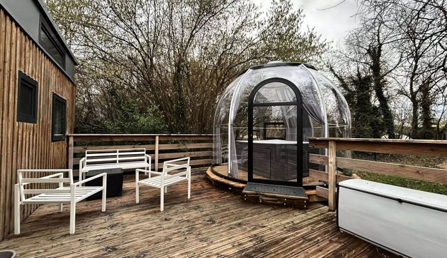 16-Tiny House 17 m² (2 bedrooms - 1–4 people) + Jacuzzi + Made-up beds + Towels + Beverage kit + TV + Air conditioning 2–4 people - 2 people included