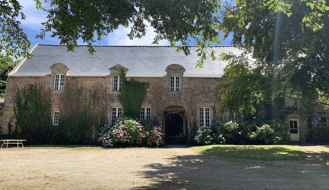 17th century property between the pink granite coast and Lannion, apartment 70m2