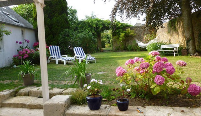 18th century family house with large garden