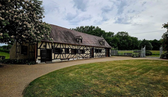 18th century farmhouse, in the countryside, sleeps 10, private pool,