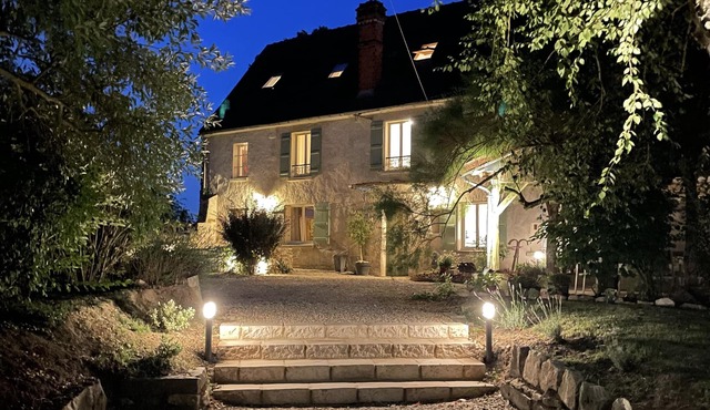 18th Century property 1h from Paris