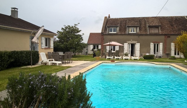 1h15 from Paris A6 farmhouse with garden Swimming pool - family - Pets accepted
