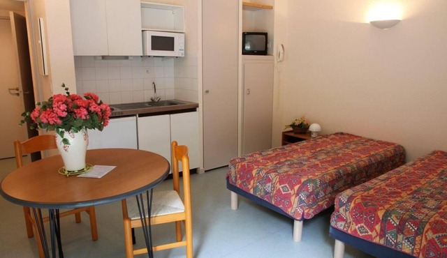 1st floor, fitness, swimming pool, parking, tv, 53m², Guzet